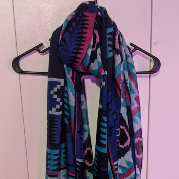 SAACHI Accessories - Beautiful vibrant soft flowy scarf